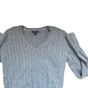 Tommy Hilfiger Women’s Classic Size M Cable V-neck Sweater Grey